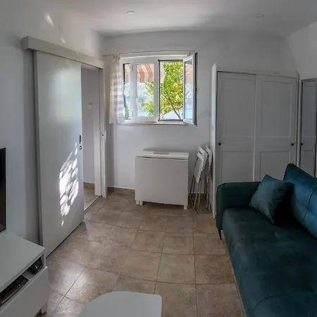 Ivo Apartment *